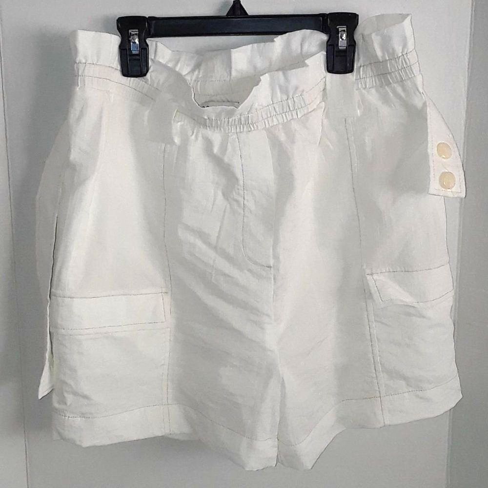 Women's Shorts Size Medium Paper Bag Waist Button Belt Contrasting Stitching